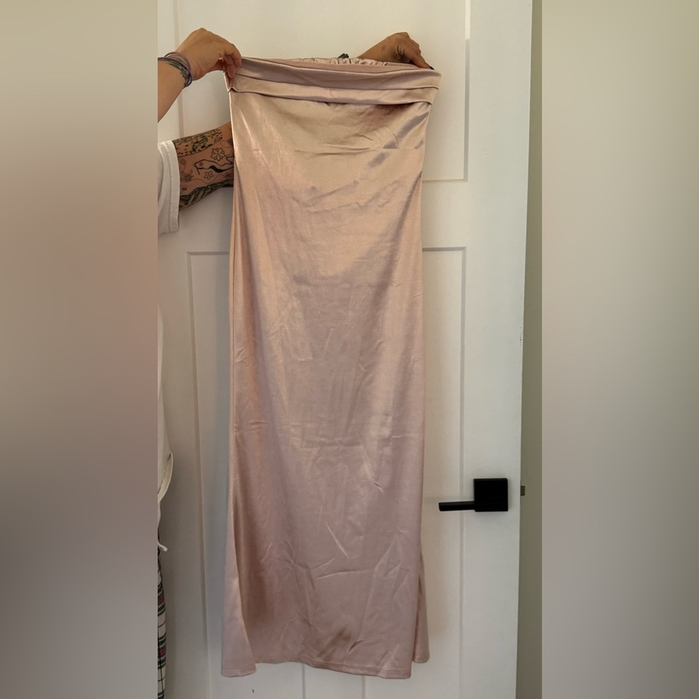 Satin-like strapless dress
